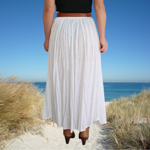 White Lined Elastic Waist Polyester-Rayon Crinkle Maxi Skirt Size Large - Picture 6 of 9